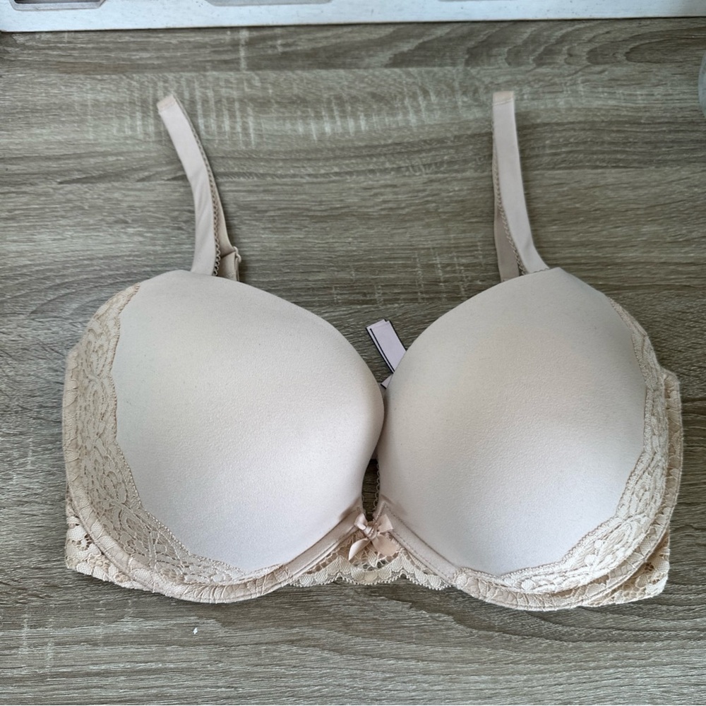 Victoria's Secret Women's Size 36DDD Light Beige Smooth Underwire Push-Up Bra